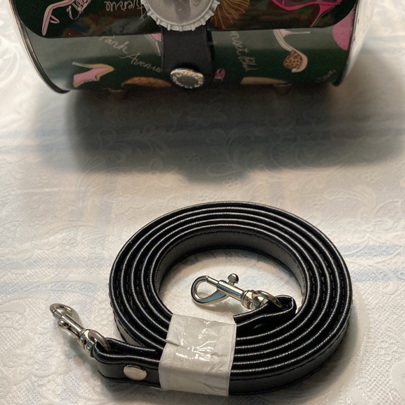 NWT Prezzo Unique & chic purse w/handbags and high heels.  $30 - Picture 9 of 10